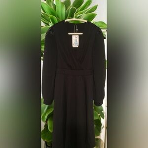 🎄NWT Chic Black Long Sleeve Dress